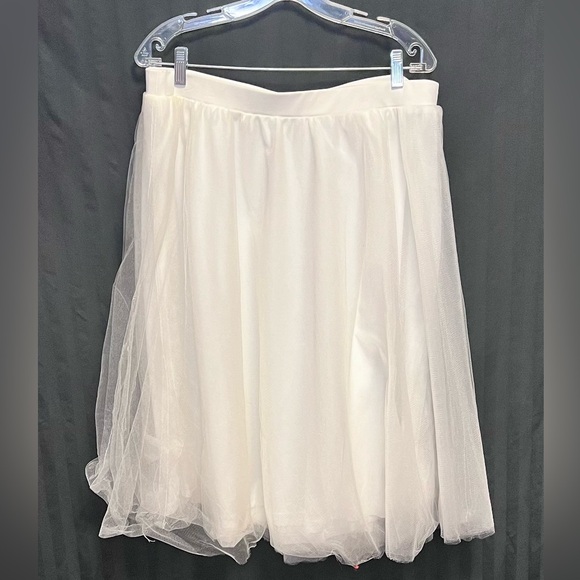Plus size, white, tulle skirt - Picture 1 of 4